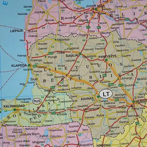 Europa mapa ścienna administracyjno-drogowa 1:3 500 000 Freytag & Berndt