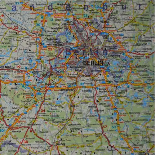 Niemcy mapa ścienna samochodowa na podkładzie do wpinania 1:700 000