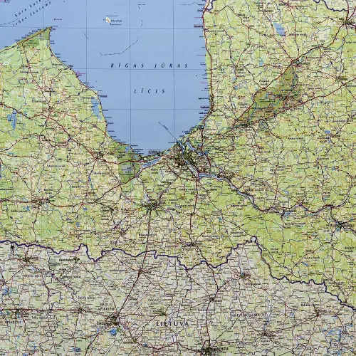 Łotwa mapa ścienna drogowa na podkładzie magnetycznym 1:400 000