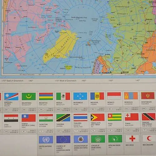 Świat mapa ścienna polityczna na podkładzie magnetycznym 1:25 000 000