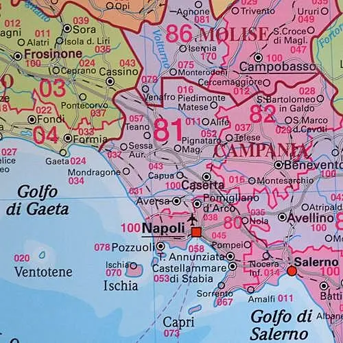 Włochy mapa ścienna kody pocztowe na podkładzie do wpinania 1:900 000
